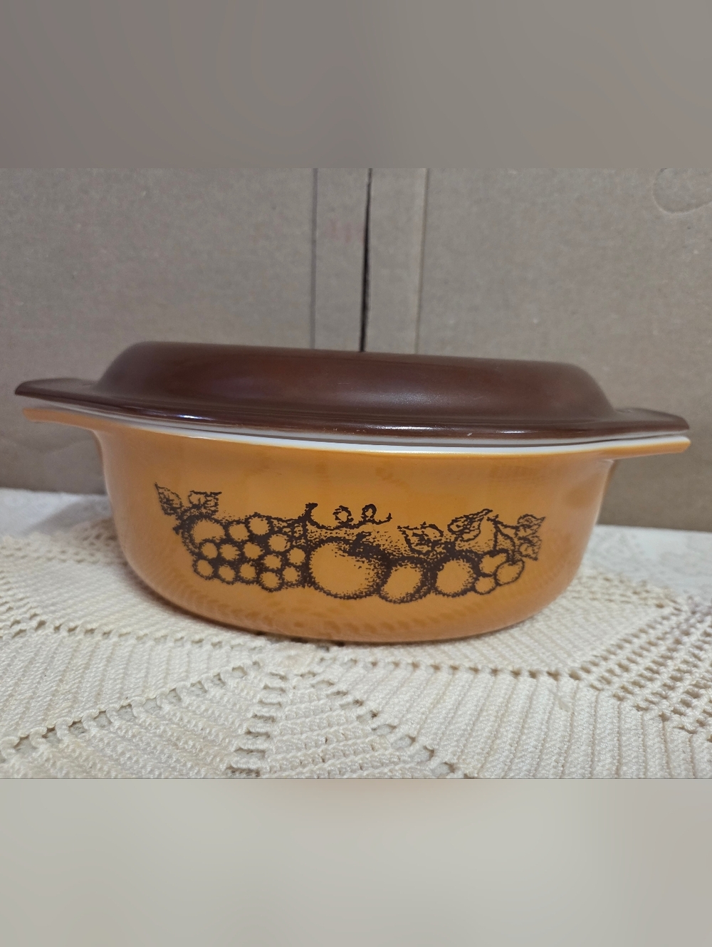Pyrex Old Orchard 043 Oval Casserole Dish With Lid